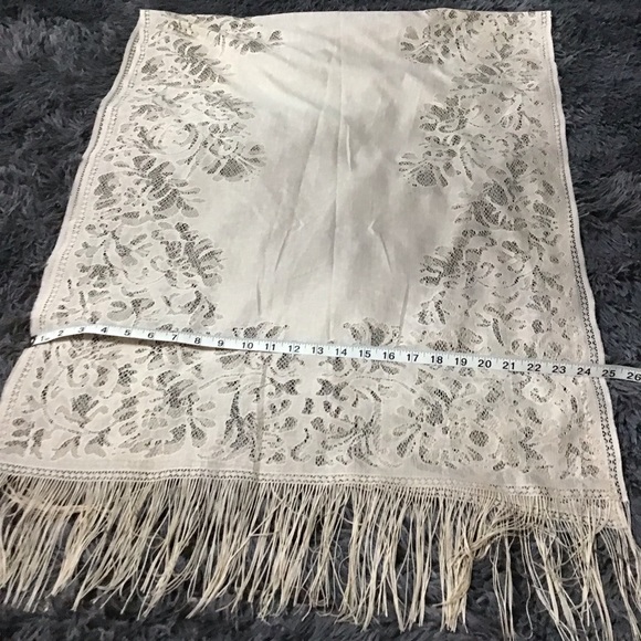 Gorgeous Cream Lace shawl/scarf/wrap with fringe detail - Picture 6 of 8